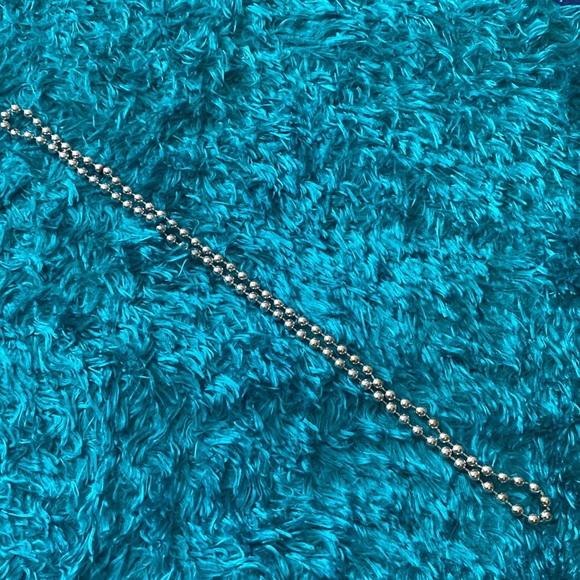 Silver plastic spherical beads necklace - Picture 4 of 6
